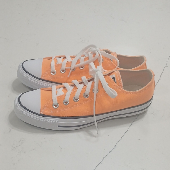 Converse Orange Low-Top Sneakers New Without Tags Or Box, Sz 8.5 - Picture 1 of 6
